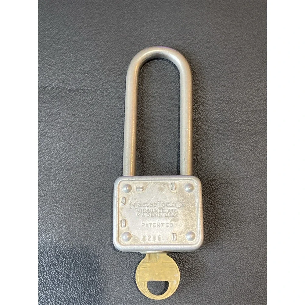 Vintage MASTER LOCK Padlock Lion Face Long Shackle‎ 77 Works w/ Key